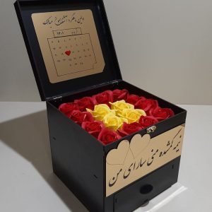 باکس گل مصنوعی مشکی در سایز 20*20*20 سفارشی - کادویی خاص برای سورپرایز تولد، سالگرد ازدواج و ولنتاین