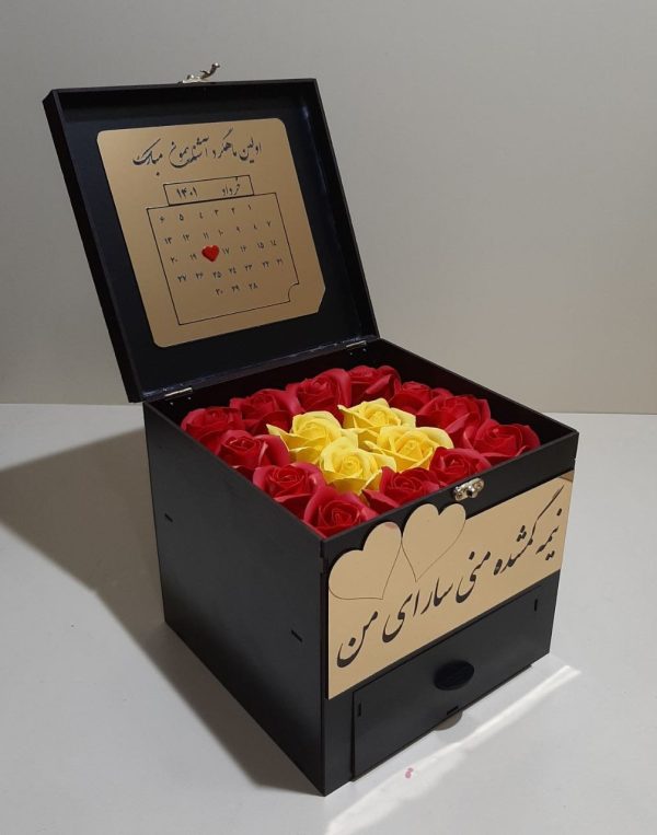 باکس گل مصنوعی مشکی در سایز 20*20*20 سفارشی - کادویی خاص برای سورپرایز تولد، سالگرد ازدواج و ولنتاین